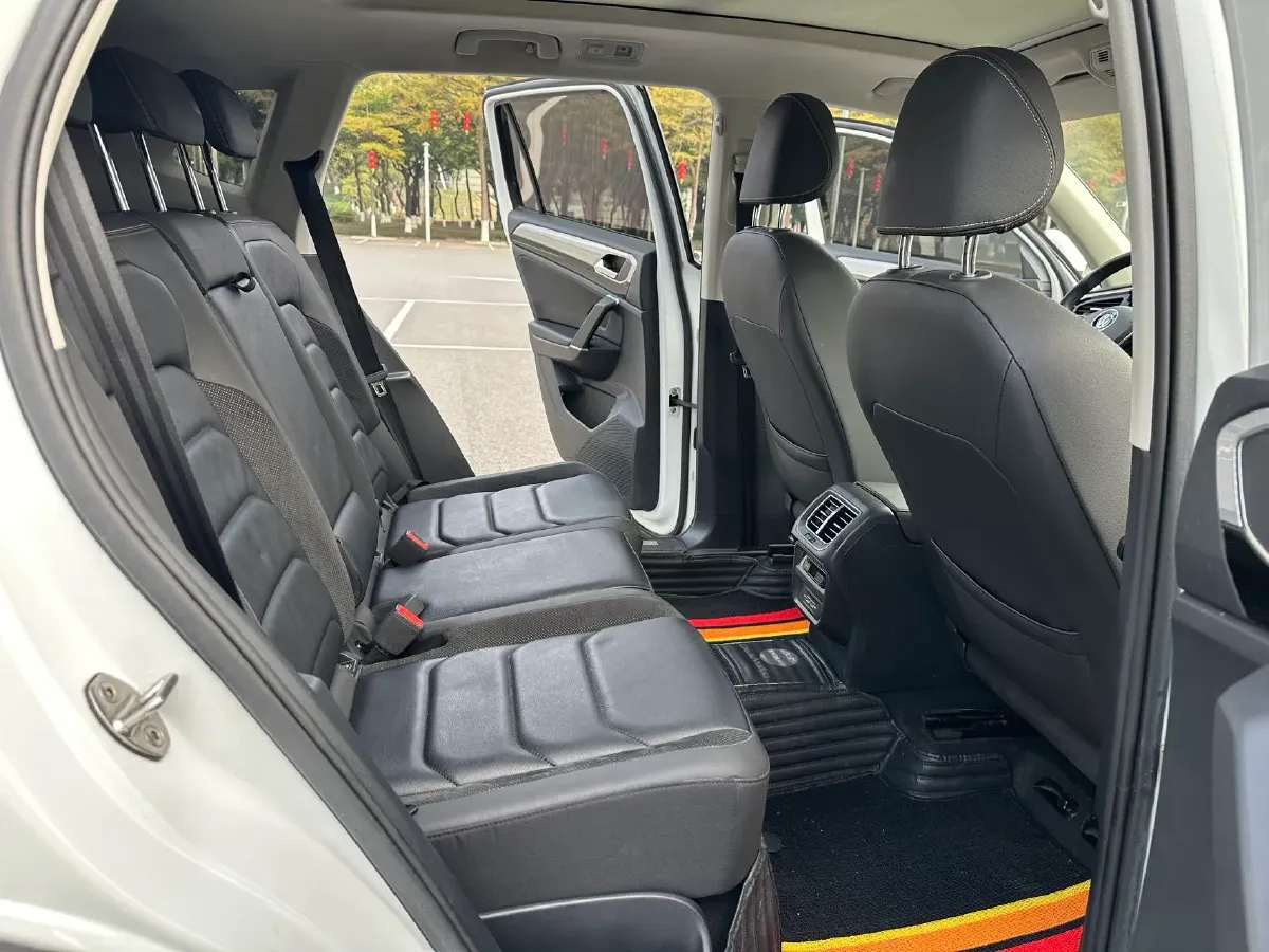 2019 Jeep Cherokee 2.0T 234HP L4 9AT,autocango,china used car exporter,china ev exporter,chinese used car exporter,chinese used ev exporter