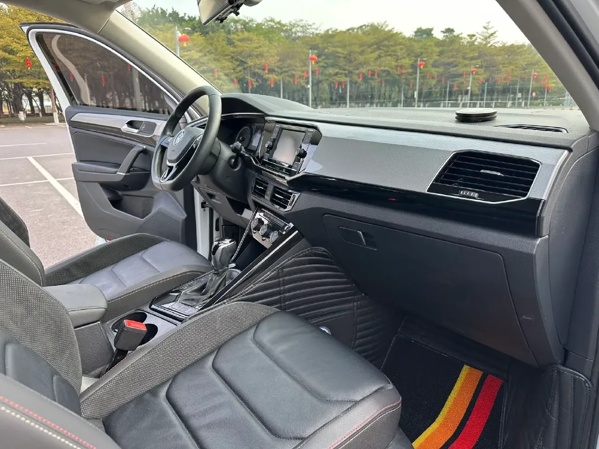 2019 Jeep Cherokee 2.0T 234HP L4 9AT,autocango,china used car exporter,china ev exporter,chinese used car exporter,chinese used ev exporter