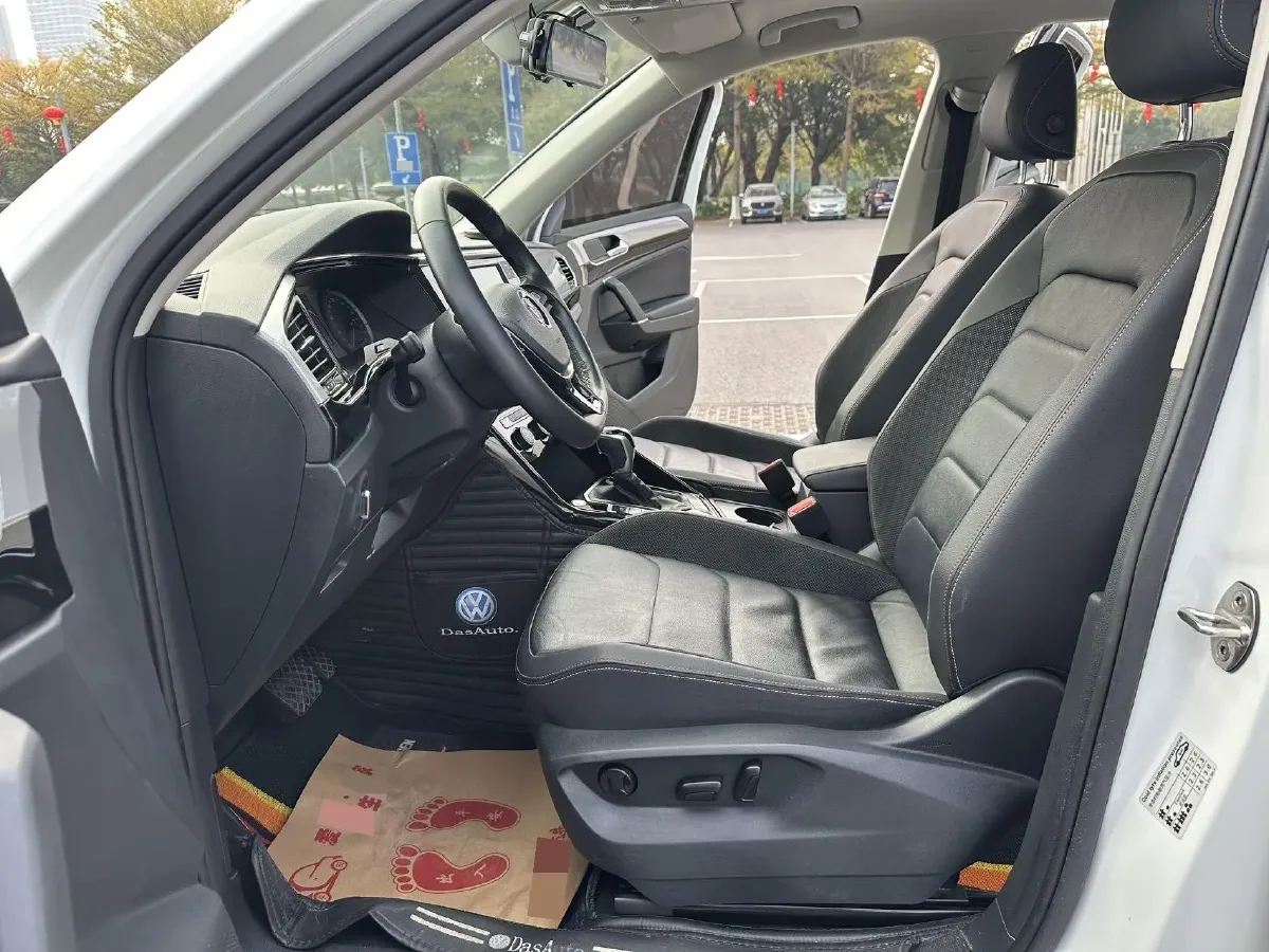 2019 Jeep Cherokee 2.0T 234HP L4 9AT,autocango,china used car exporter,china ev exporter,chinese used car exporter,chinese used ev exporter