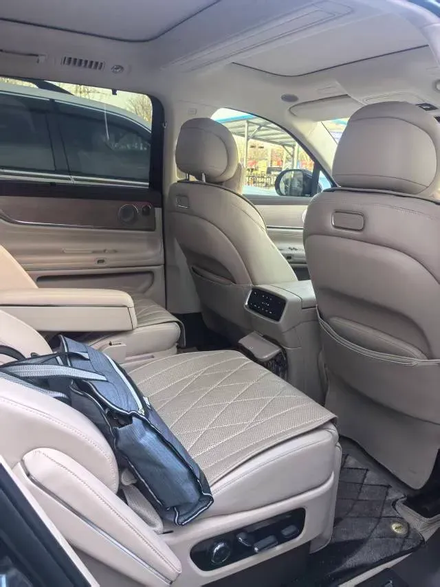 2024 AITO AITO M9 1.5T 152HP L4 REEV 42KWH,autocango,china used car exporter,china ev exporter,chinese used car exporter,chinese used ev exporter