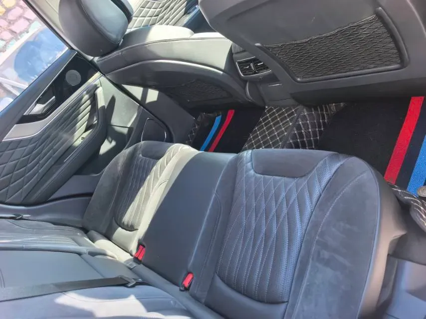 2022 HongQi HS5 2.0T 224HP L4 6AT,autocango,china used car exporter,china ev exporter,chinese used car exporter,chinese used ev exporter