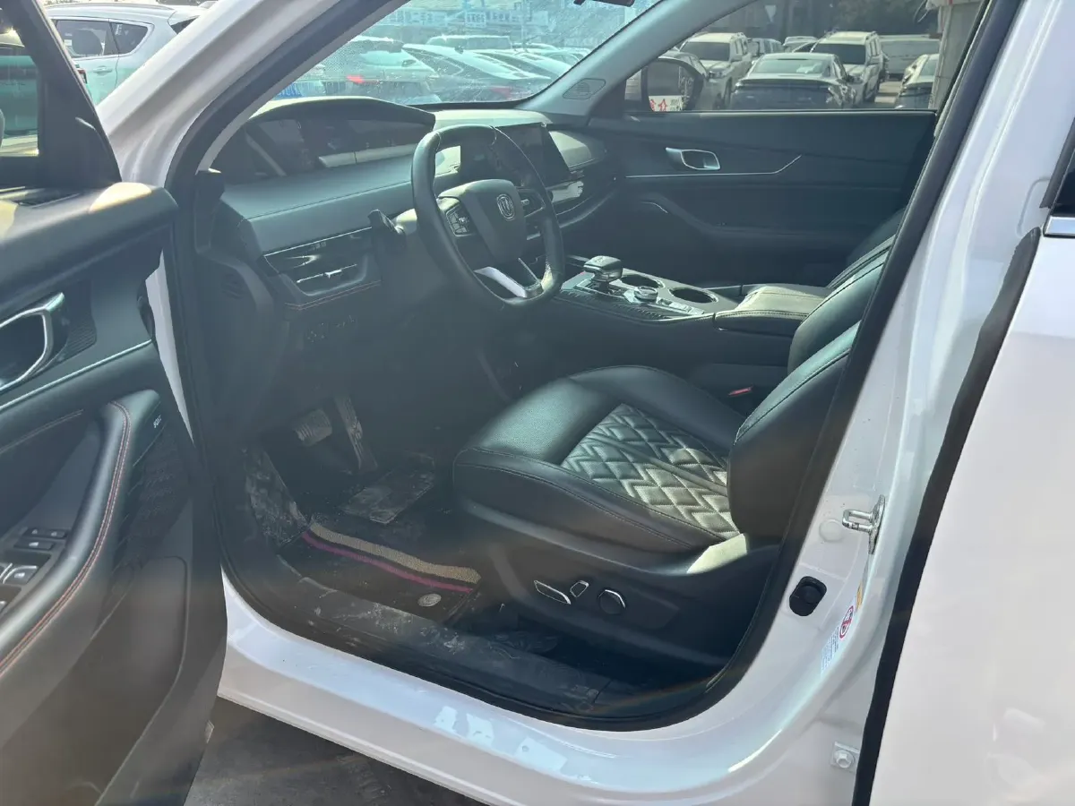 2021 ChangAn UNI-K 2.0T 233HP L4 8AT,autocango,china used car exporter,china ev exporter,chinese used car exporter,chinese used ev exporter