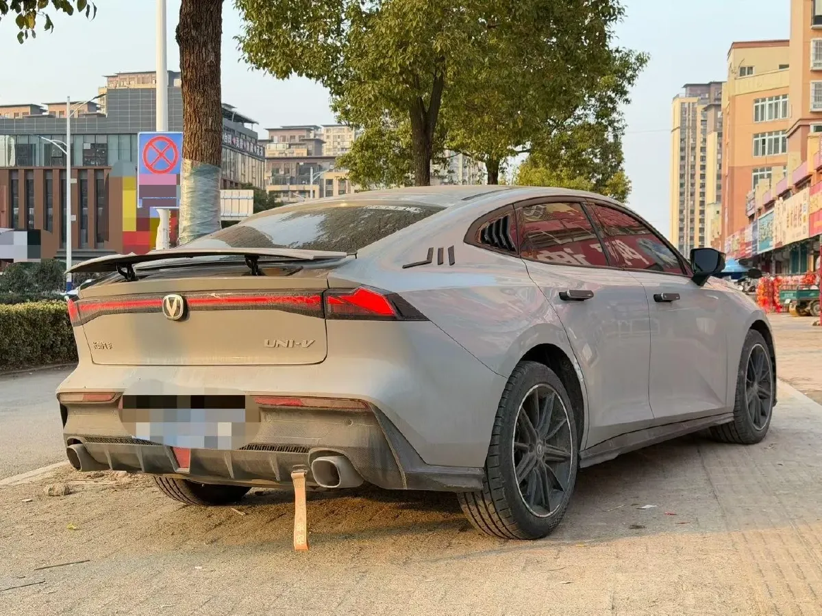 2022 ChangAn UNI-V 1.5T 188HP L4 7DCT,autocango,china used car exporter,china ev exporter,chinese used car exporter,chinese used ev exporter