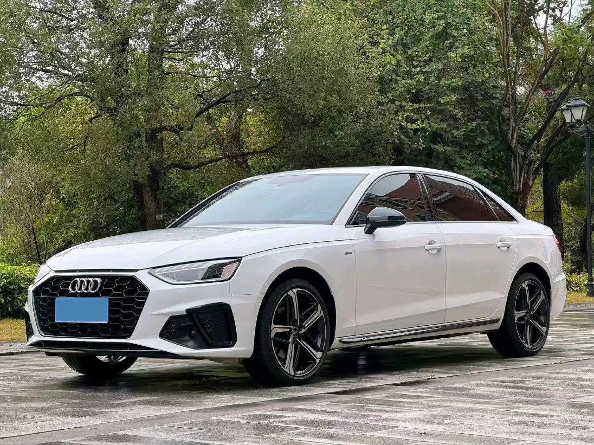 2023 Audi A4L 2.0T 190HP L4 7DCT,autocango,china used car exporter,china ev exporter,chinese used car exporter,chinese used ev exporter