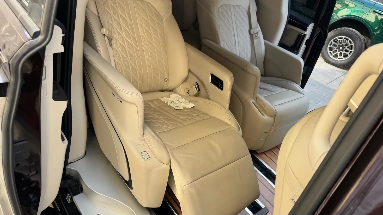 2022 Buick GL8 2.0T 237HP L4 9AT,autocango,china used car exporter,china ev exporter,chinese used car exporter,chinese used ev exporter