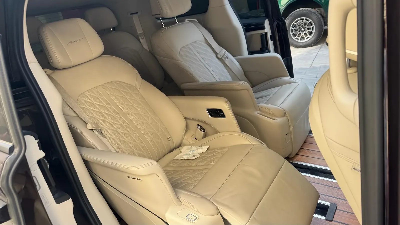 2022 Buick GL8 2.0T 237HP L4 9AT,autocango,china used car exporter,china ev exporter,chinese used car exporter,chinese used ev exporter