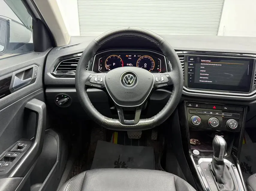 2022 Volkswagen T-Roc 1.4T 150HP L4 7DCT,autocango,china used car exporter,china ev exporter,chinese used car exporter,chinese used ev exporter