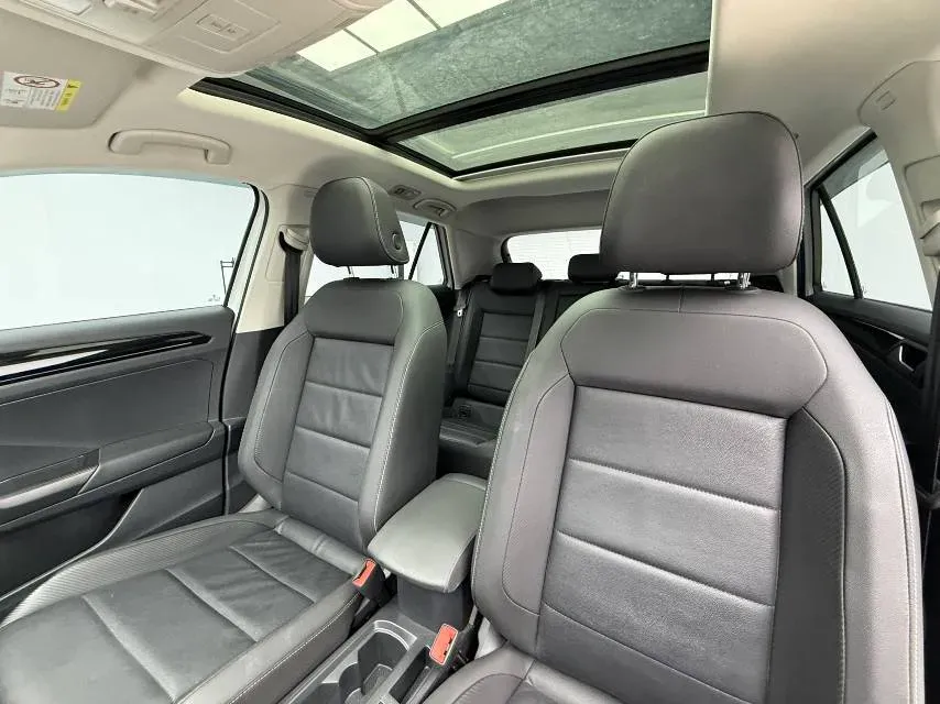 2022 Volkswagen T-Roc 1.4T 150HP L4 7DCT,autocango,china used car exporter,china ev exporter,chinese used car exporter,chinese used ev exporter