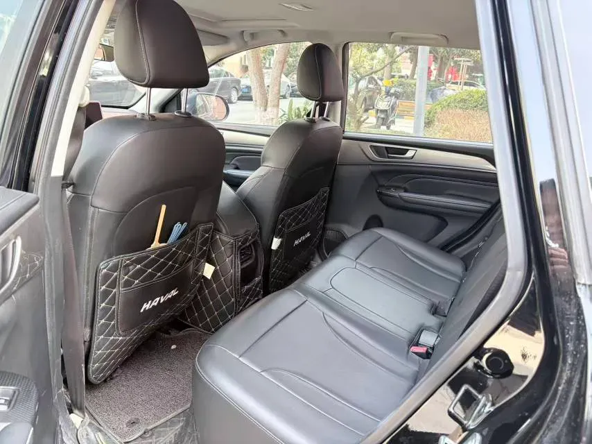 2021 Haval M6 1.5T 150HP L4 7DCT,autocango,china used car exporter,china ev exporter,chinese used car exporter,chinese used ev exporter