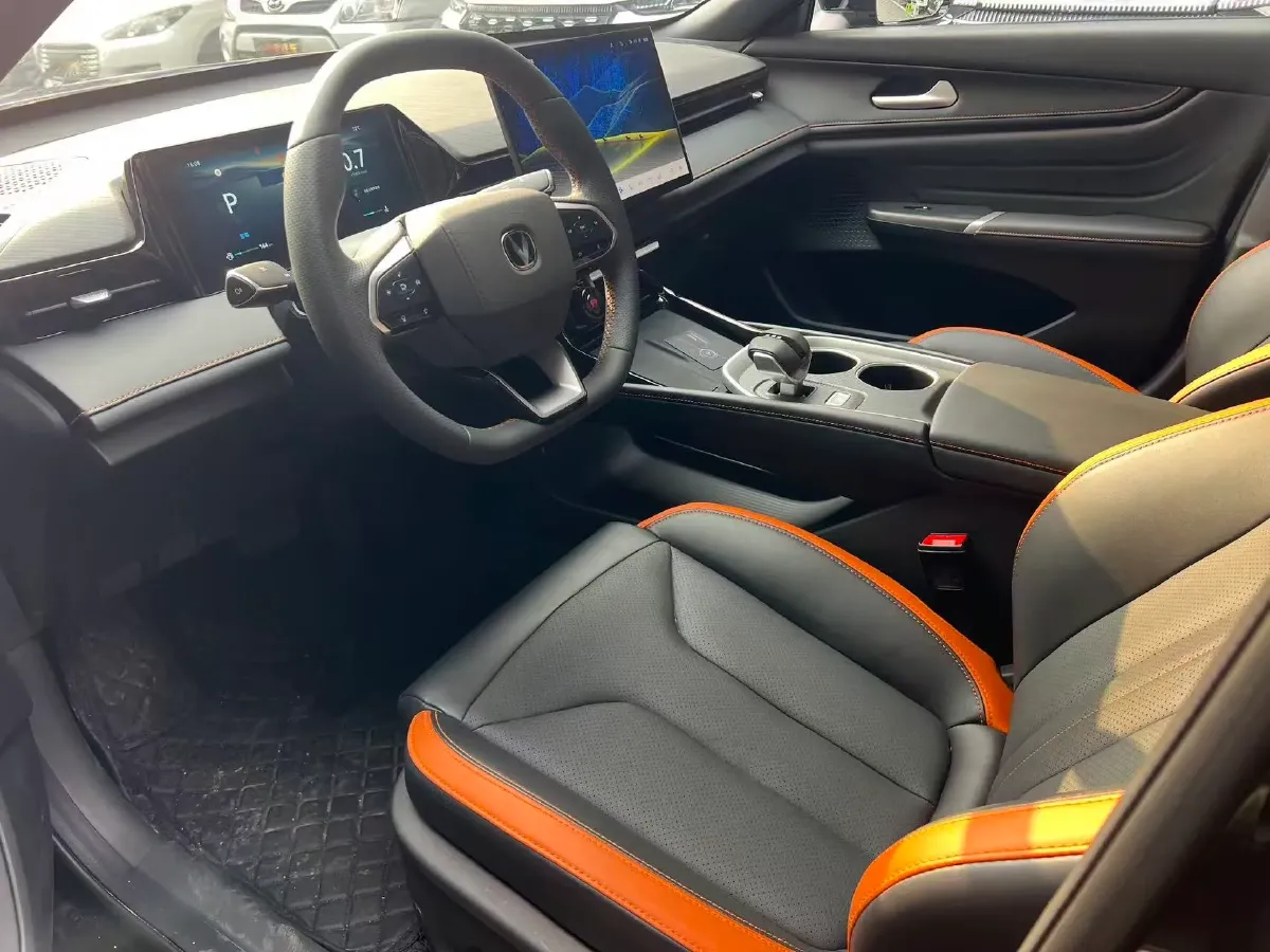 2025 ChangAn UNI-V 1.5T 192HP L4 7DCT,autocango,china used car exporter,china ev exporter,chinese used car exporter,chinese used ev exporter