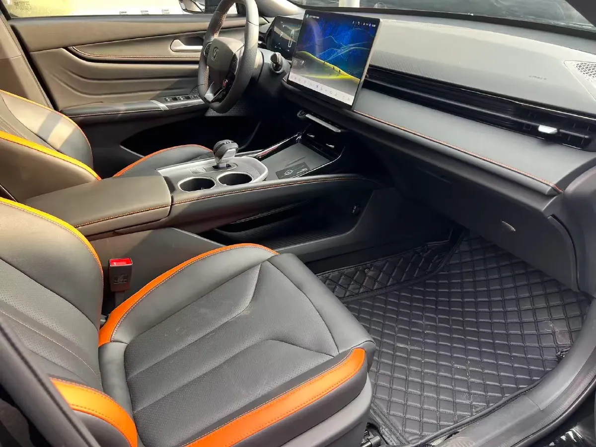 2025 ChangAn UNI-V 1.5T 192HP L4 7DCT,autocango,china used car exporter,china ev exporter,chinese used car exporter,chinese used ev exporter