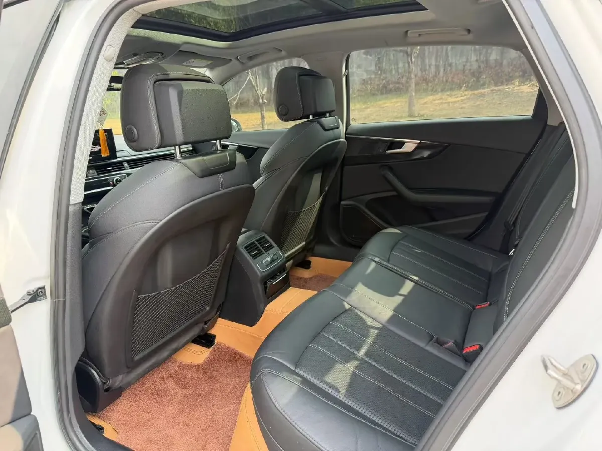 2020 Audi A4L 2.0T 190HP L4 7DCT,autocango,china used car exporter,china ev exporter,chinese used car exporter,chinese used ev exporter