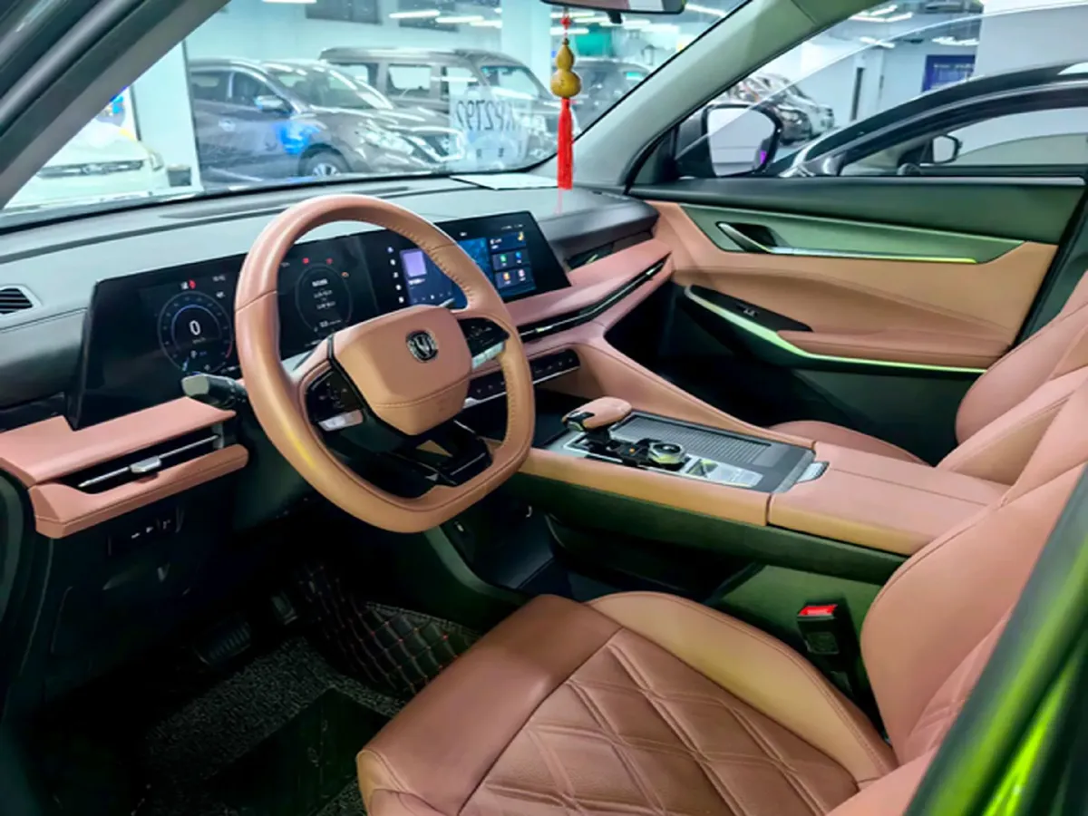 2023 ChangAn CS75 Plus 1.5T 188HP L4 8AT,autocango,china used car exporter,china ev exporter,chinese used car exporter,chinese used ev exporter