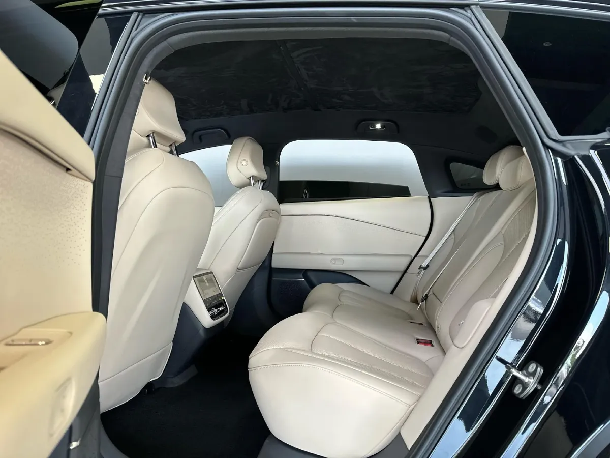 2024 Xpeng P7+ BEV 76.3KWH,autocango,china used car exporter,china ev exporter,chinese used car exporter,chinese used ev exporter