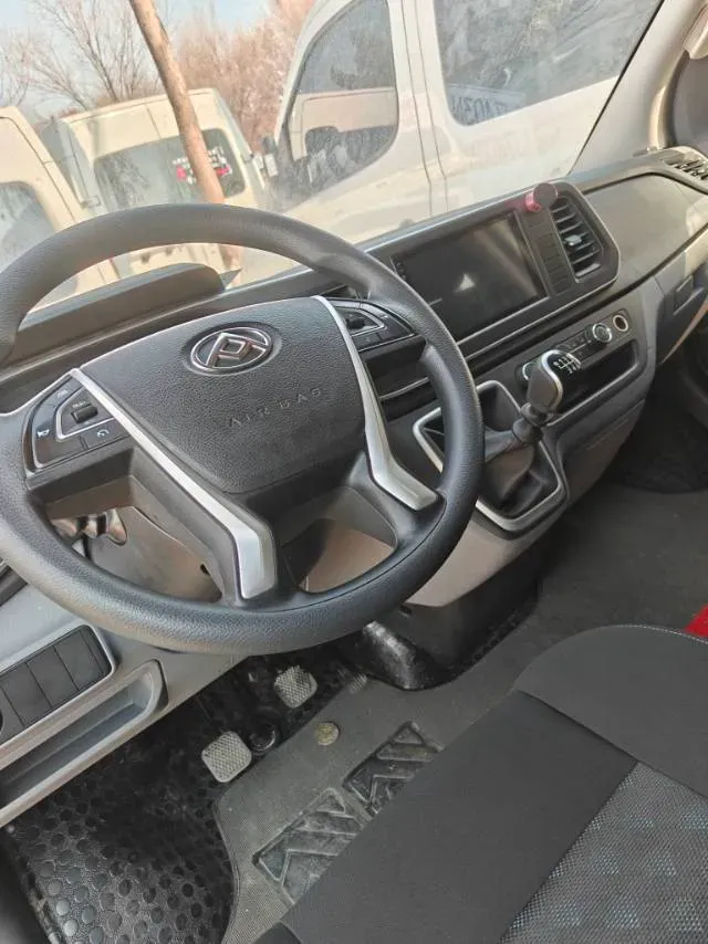 2023 MAXUS XinTu V80 2.0T 127HP L4 6MT,autocango,china used car exporter,china ev exporter,chinese used car exporter,chinese used ev exporter