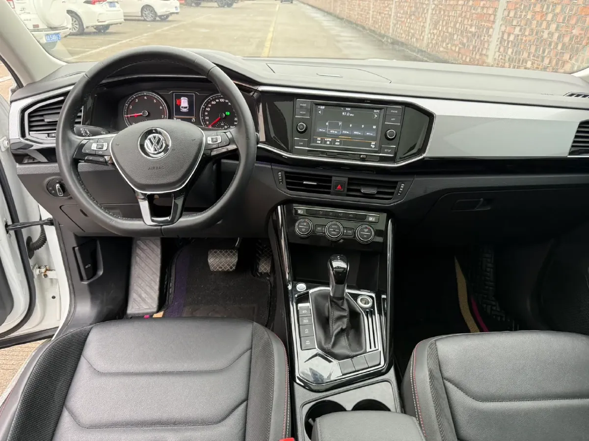 2019 Jeep Cherokee 2.0T 234HP L4 9AT,autocango,china used car exporter,china ev exporter,chinese used car exporter,chinese used ev exporter