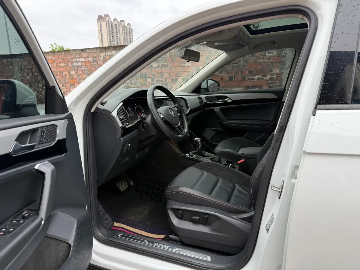 2019 Jeep Cherokee 2.0T 234HP L4 9AT,autocango,china used car exporter,china ev exporter,chinese used car exporter,chinese used ev exporter