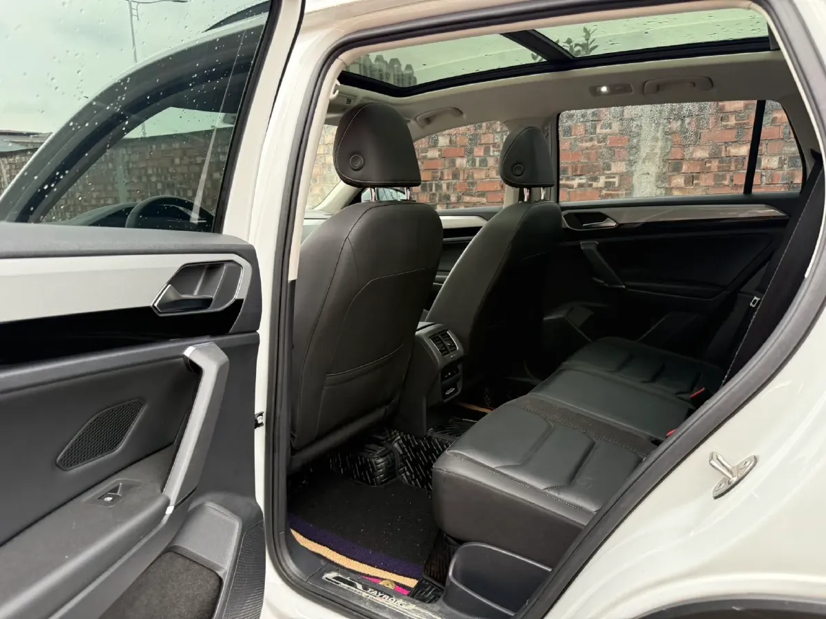 2019 Jeep Cherokee 2.0T 234HP L4 9AT,autocango,china used car exporter,china ev exporter,chinese used car exporter,chinese used ev exporter