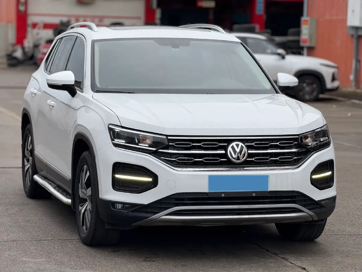 2019 Jeep Cherokee 2.0T 234HP L4 9AT,autocango,china used car exporter,china ev exporter,chinese used car exporter,chinese used ev exporter