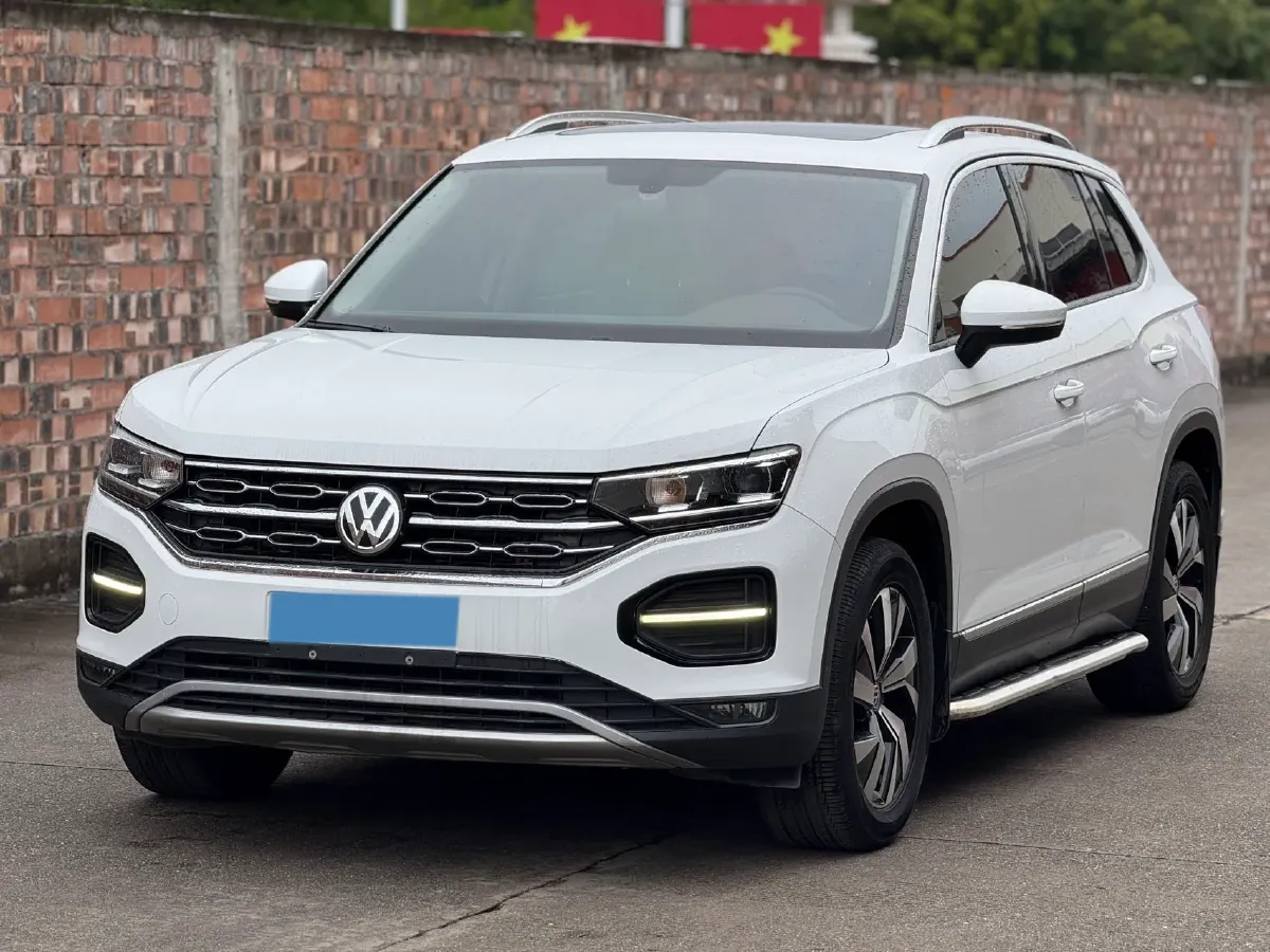 2019 Jeep Cherokee 2.0T 234HP L4 9AT,autocango,china used car exporter,china ev exporter,chinese used car exporter,chinese used ev exporter