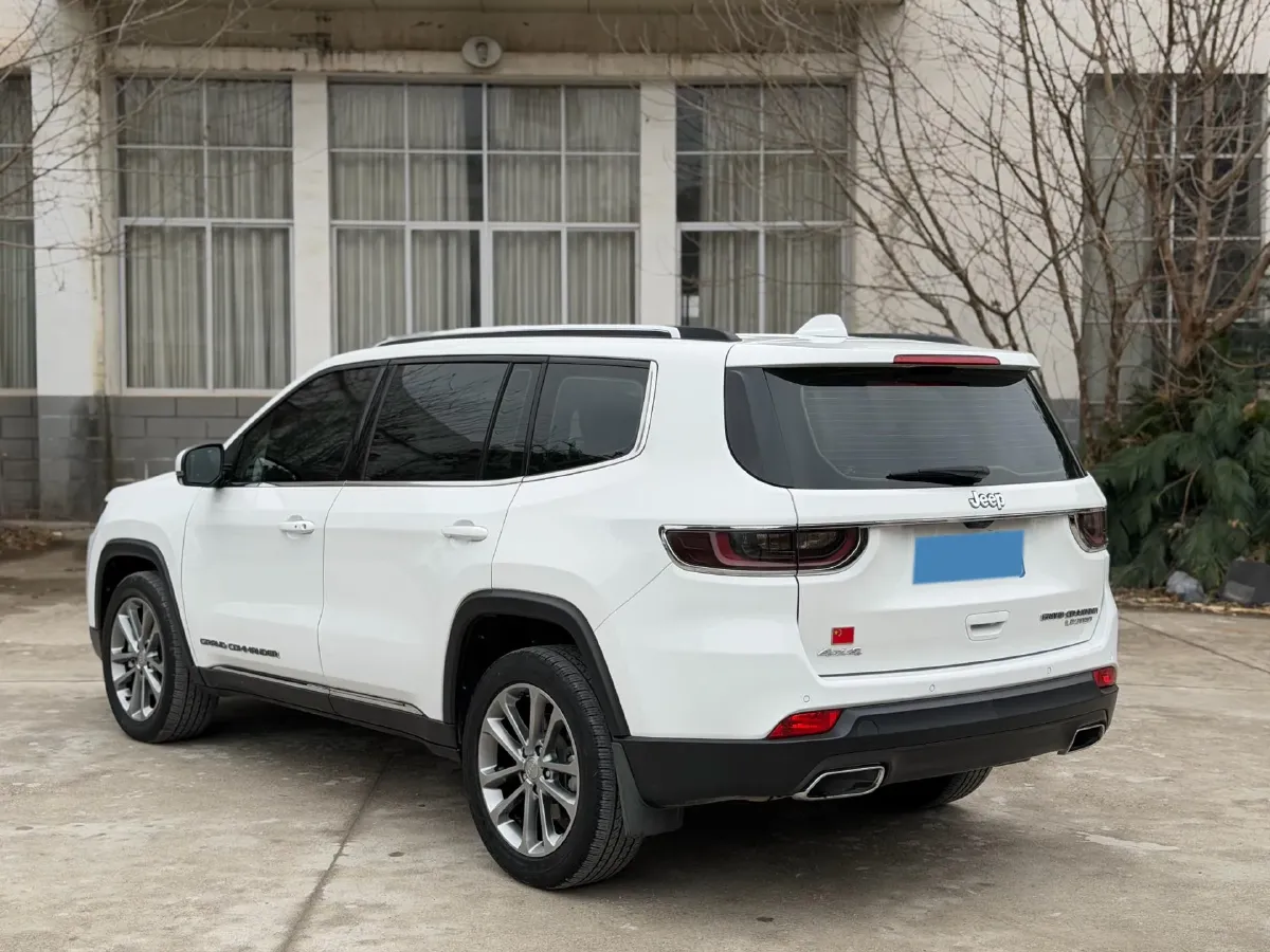 2018 Jeep Grand Commander 2.0T 265HP L4 9AT,autocango,china used car exporter,china ev exporter,chinese used car exporter,chinese used ev exporter