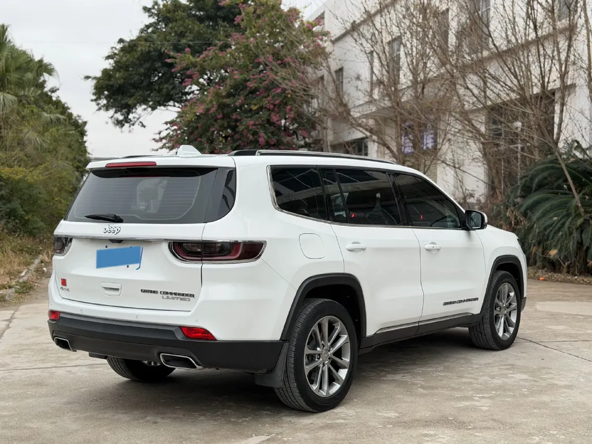 2018 Jeep Grand Commander 2.0T 265HP L4 9AT,autocango,china used car exporter,china ev exporter,chinese used car exporter,chinese used ev exporter