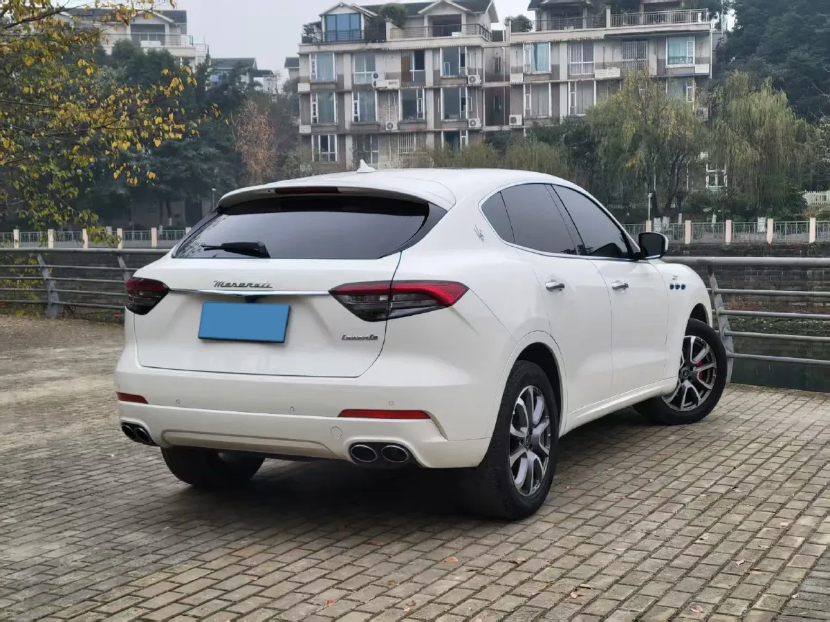 2022 Maserati Levante 2.0T 330HP L4 8AT,autocango,china used car exporter,china ev exporter,chinese used car exporter,chinese used ev exporter