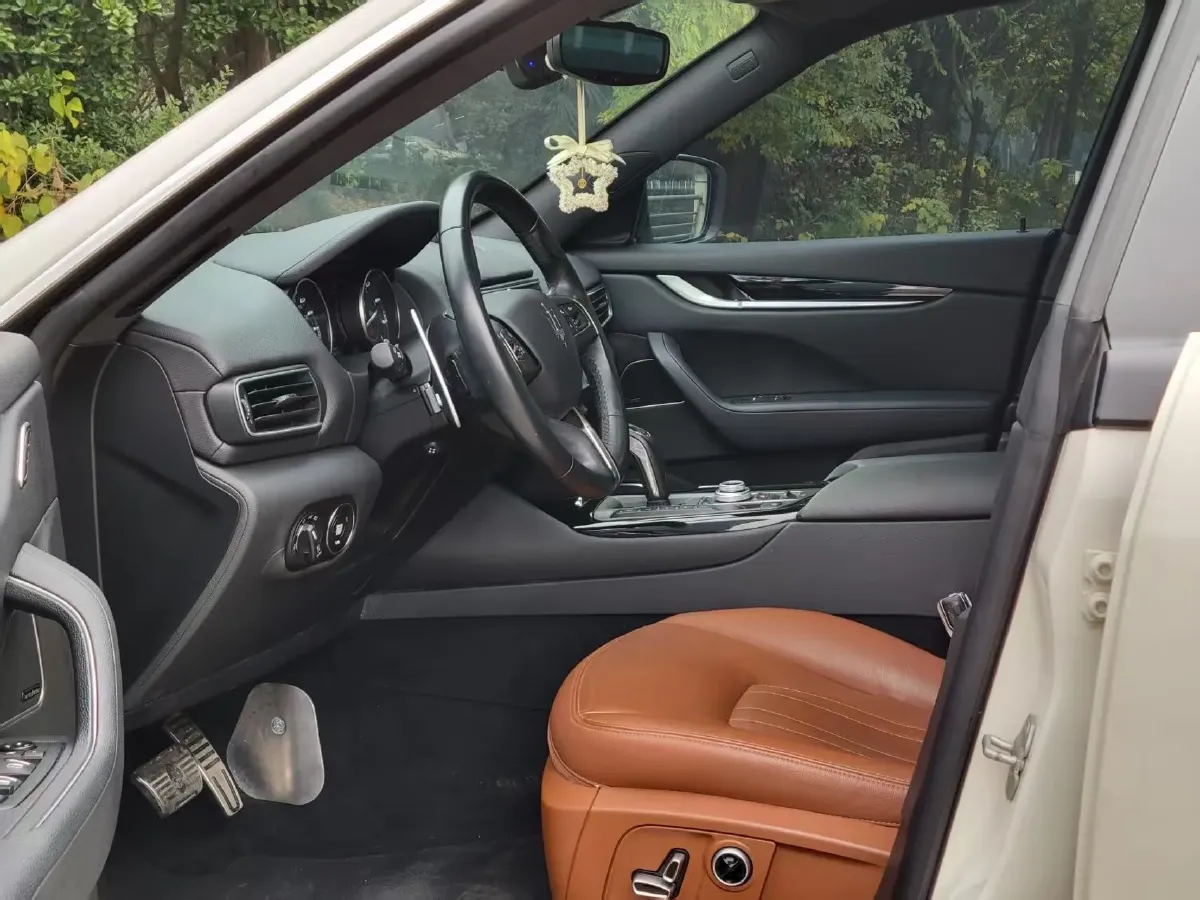 2022 Maserati Levante 2.0T 330HP L4 8AT,autocango,china used car exporter,china ev exporter,chinese used car exporter,chinese used ev exporter