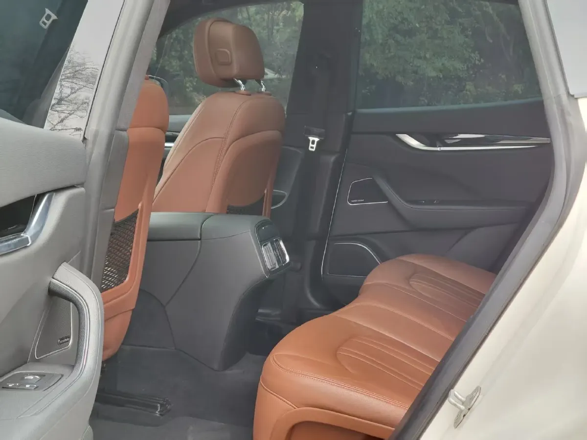 2022 Maserati Levante 2.0T 330HP L4 8AT,autocango,china used car exporter,china ev exporter,chinese used car exporter,chinese used ev exporter