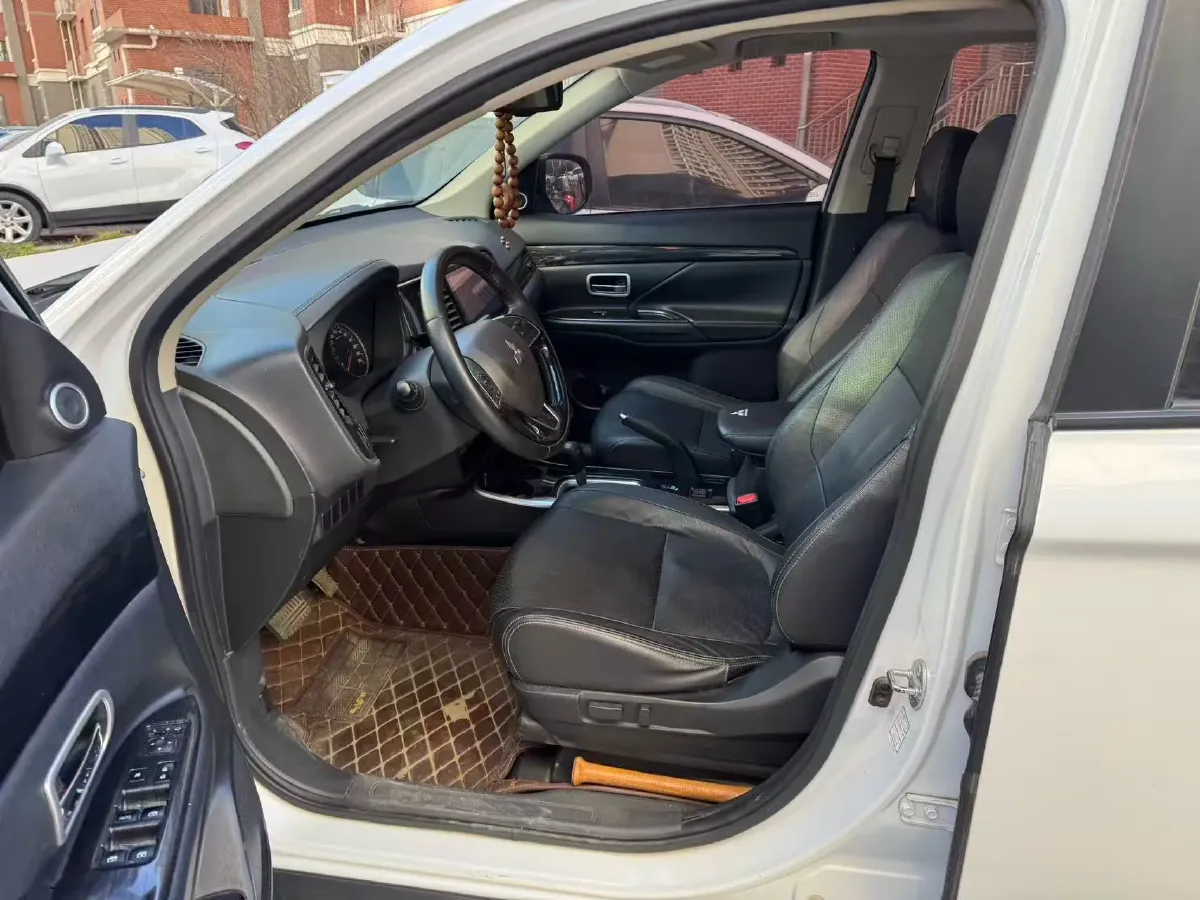 2017 Mitsubishi Outlander 2.0L 166HP L4 CVT,autocango,china used car exporter,china ev exporter,chinese used car exporter,chinese used ev exporter