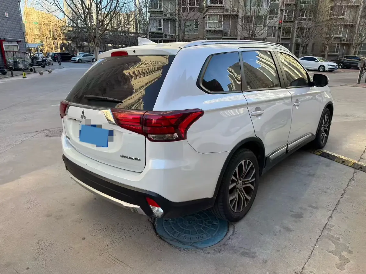 2017 Mitsubishi Outlander 2.0L 166HP L4 CVT,autocango,china used car exporter,china ev exporter,chinese used car exporter,chinese used ev exporter