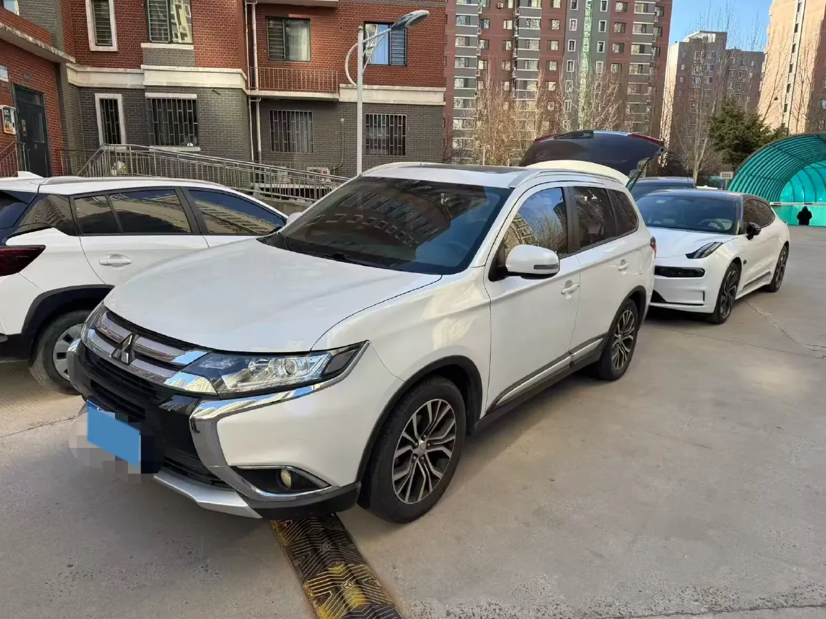 2017 Mitsubishi Outlander 2.0L 166HP L4 CVT,autocango,china used car exporter,china ev exporter,chinese used car exporter,chinese used ev exporter