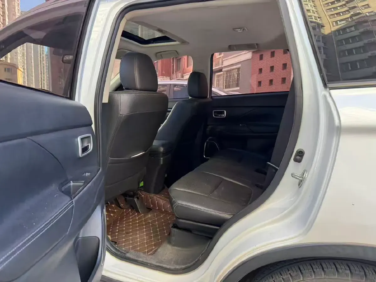 2017 Mitsubishi Outlander 2.0L 166HP L4 CVT,autocango,china used car exporter,china ev exporter,chinese used car exporter,chinese used ev exporter
