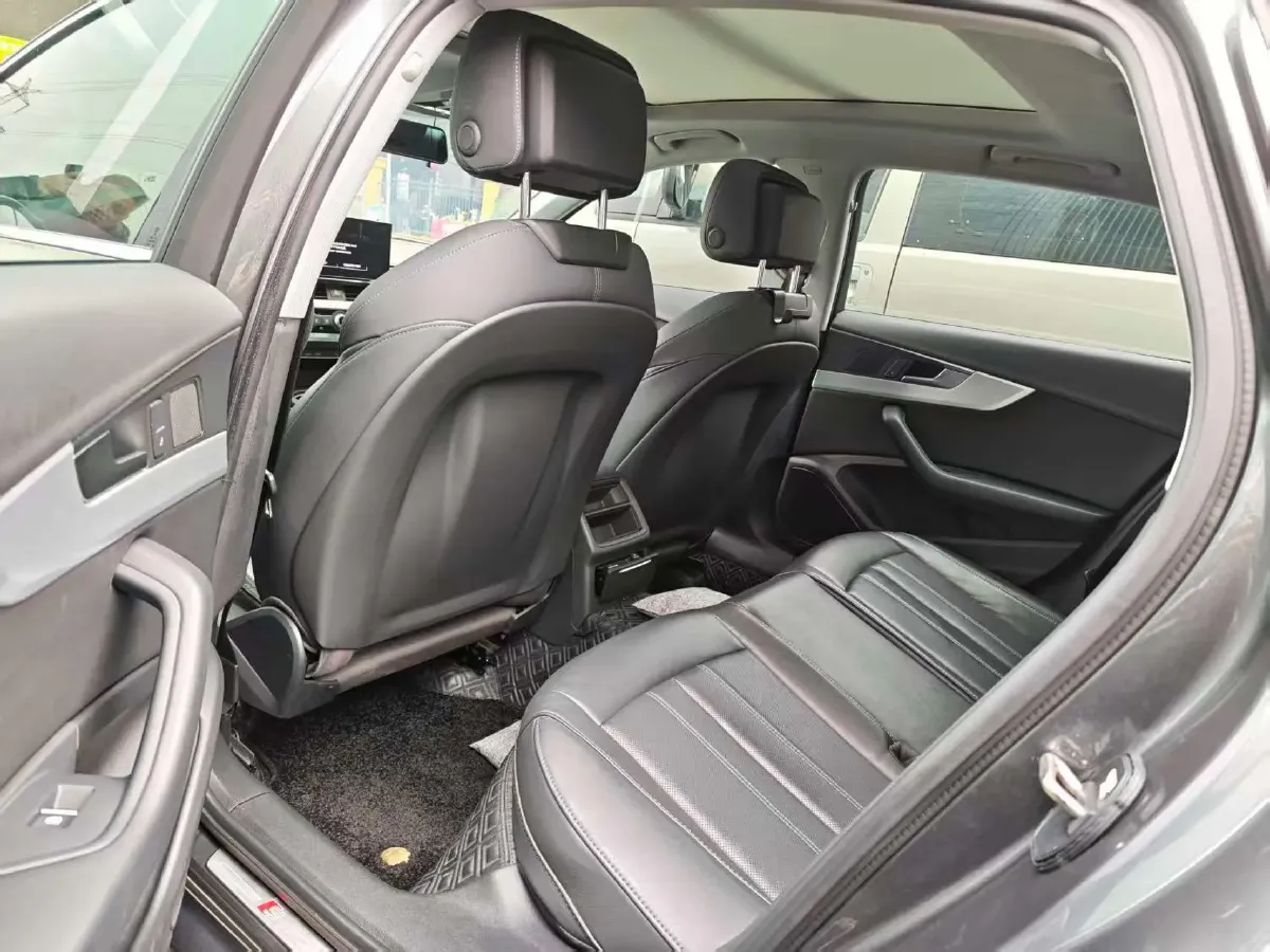 2022 Audi A4L 2.0T 190HP L4 7DCT,autocango,china used car exporter,china ev exporter,chinese used car exporter,chinese used ev exporter