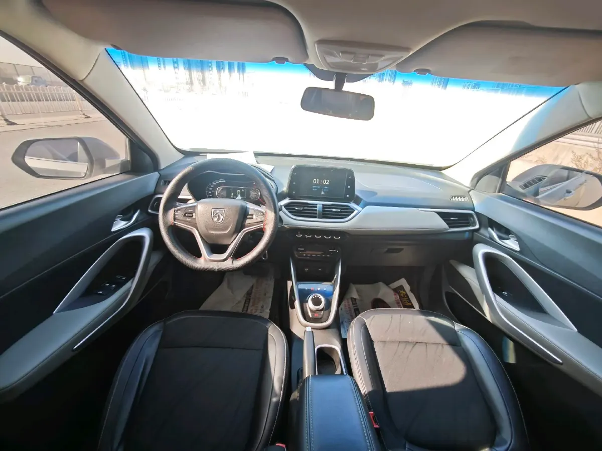 2017 BaoJun 310W 1.5L 105HP L4 6MT,autocango,china used car exporter,china ev exporter,chinese used car exporter,chinese used ev exporter