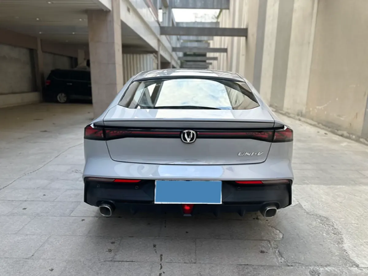 2023 ChangAn UNI-V 1.5T 188HP L4 7DCT,autocango,china used car exporter,china ev exporter,chinese used car exporter,chinese used ev exporter