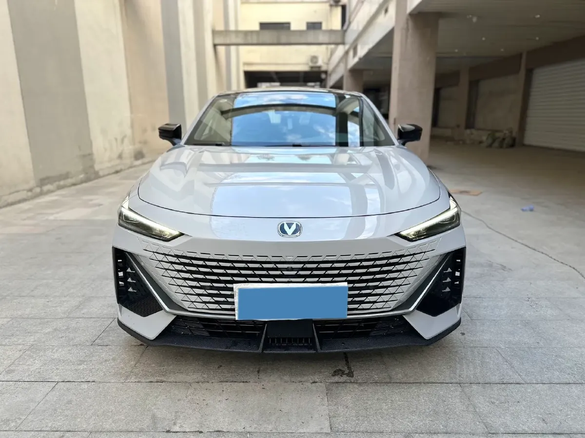 2023 ChangAn UNI-V 1.5T 188HP L4 7DCT,autocango,china used car exporter,china ev exporter,chinese used car exporter,chinese used ev exporter