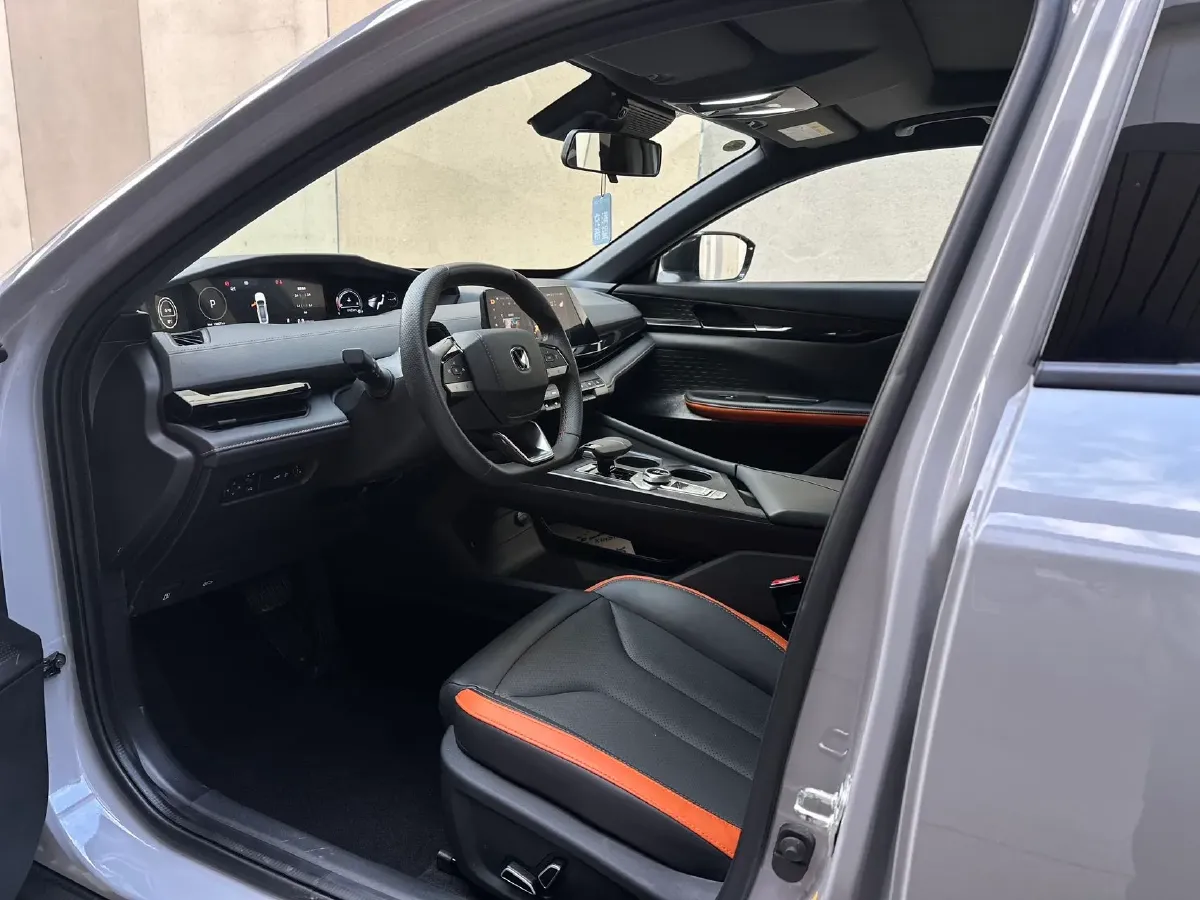 2023 ChangAn UNI-V 1.5T 188HP L4 7DCT,autocango,china used car exporter,china ev exporter,chinese used car exporter,chinese used ev exporter