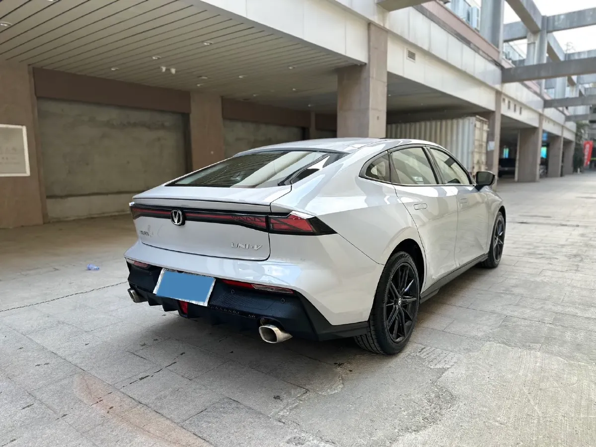 2023 ChangAn UNI-V 1.5T 188HP L4 7DCT,autocango,china used car exporter,china ev exporter,chinese used car exporter,chinese used ev exporter