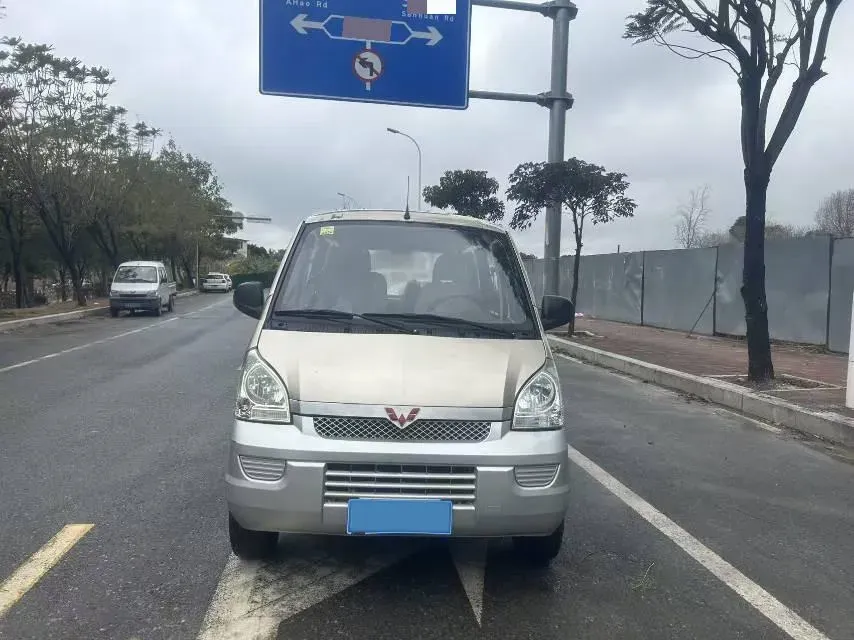 2017 WuLing RongGuang 1.5L 107HP L4 5MT,autocango,china used car exporter,china ev exporter,chinese used car exporter,chinese used ev exporter