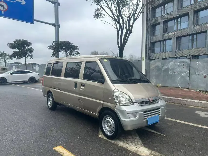 2017 WuLing RongGuang 1.5L 107HP L4 5MT,autocango,china used car exporter,china ev exporter,chinese used car exporter,chinese used ev exporter
