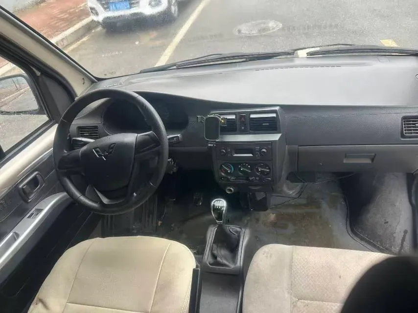 2017 WuLing RongGuang 1.5L 107HP L4 5MT,autocango,china used car exporter,china ev exporter,chinese used car exporter,chinese used ev exporter