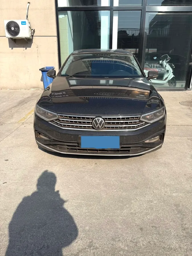 2023 Volkswagen Magotan 2.0T 186HP L4 7DCT,autocango,china used car exporter,china ev exporter,chinese used car exporter,chinese used ev exporter