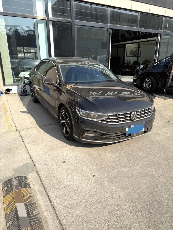 2023 Volkswagen Magotan 2.0T 186HP L4 7DCT,autocango,china used car exporter,china ev exporter,chinese used car exporter,chinese used ev exporter
