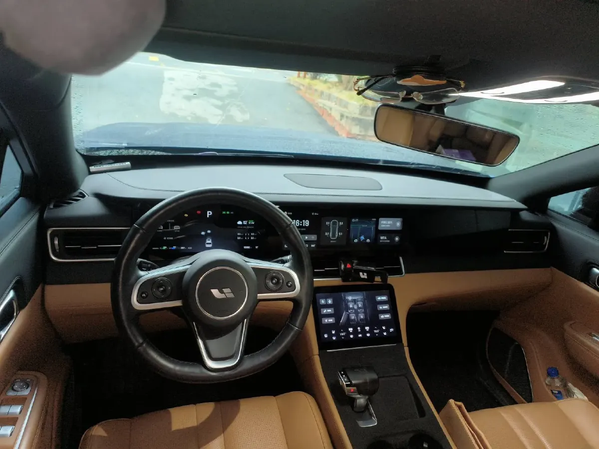 2020 Li ONE Range Extended 131HP REEV 40.5KWH,autocango,china used car exporter,china ev exporter,chinese used car exporter,chinese used ev exporter