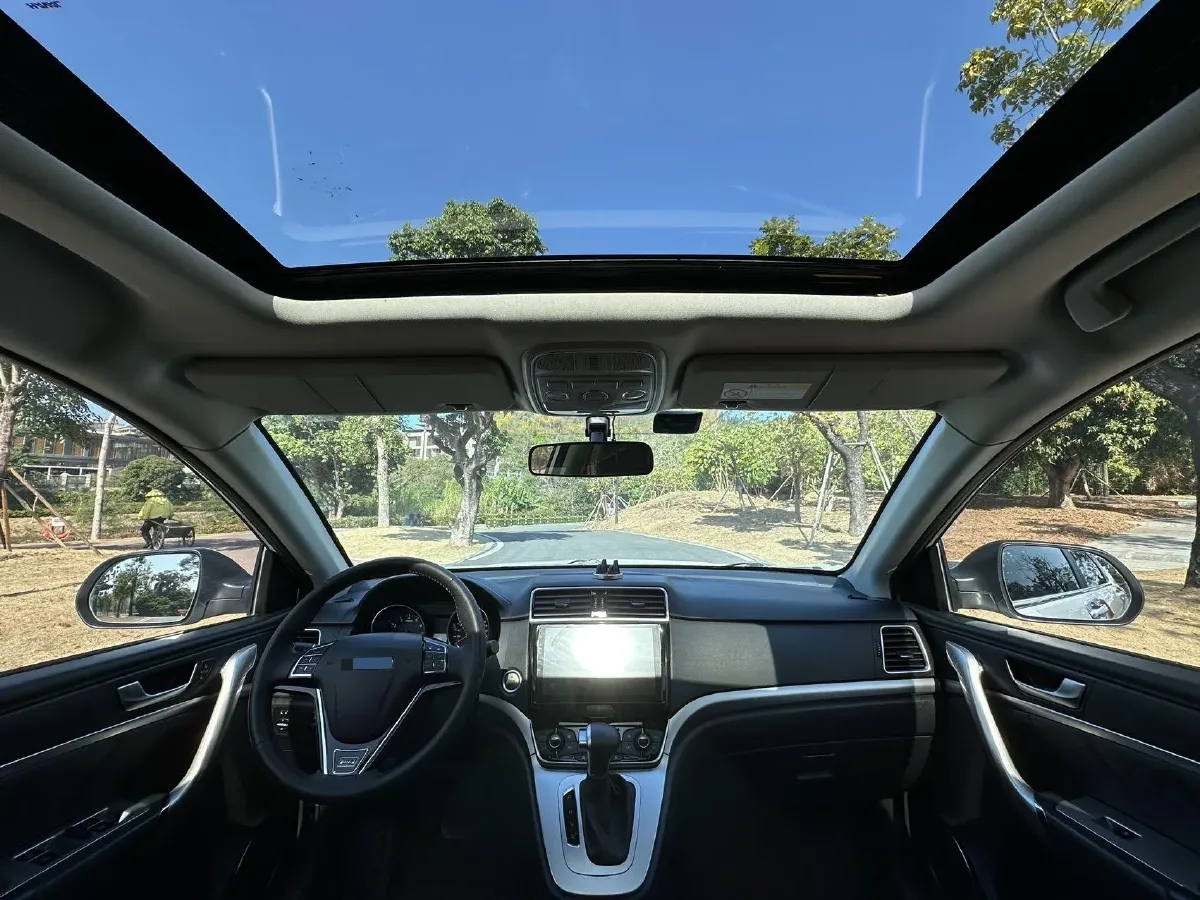 2019 Haval M6 1.5T 150HP L4 7DCT,autocango,china used car exporter,china ev exporter,chinese used car exporter,chinese used ev exporter