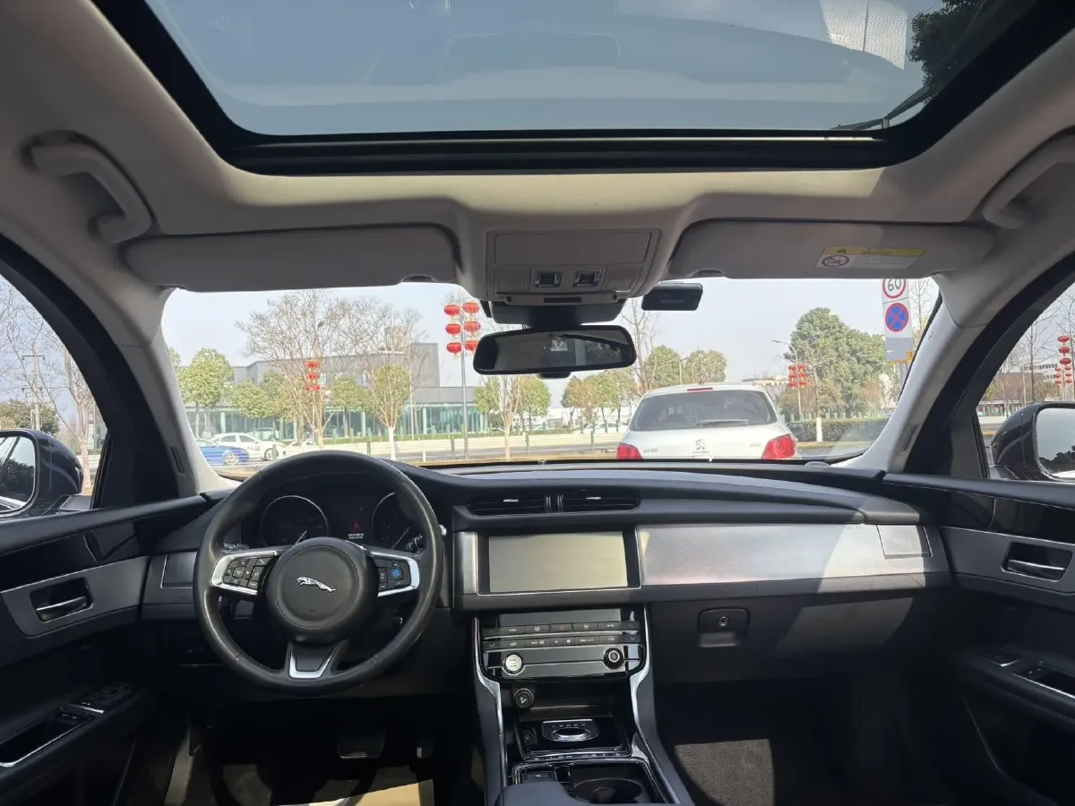 2020 Jaguar XFL 2.0T 200HP L4 8AT,autocango,china used car exporter,china ev exporter,chinese used car exporter,chinese used ev exporter