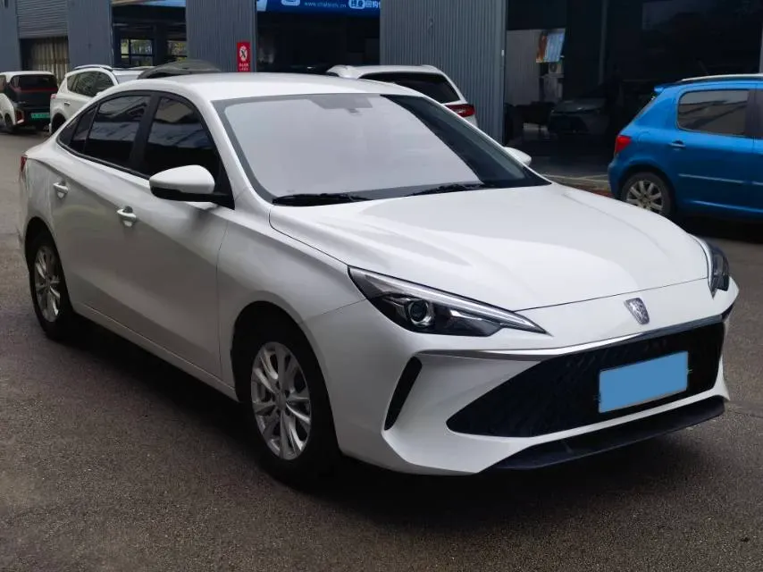 2023 Roewe i5 1.5L 129HP L4 5MT,autocango,china used car exporter,china ev exporter,chinese used car exporter,chinese used ev exporter