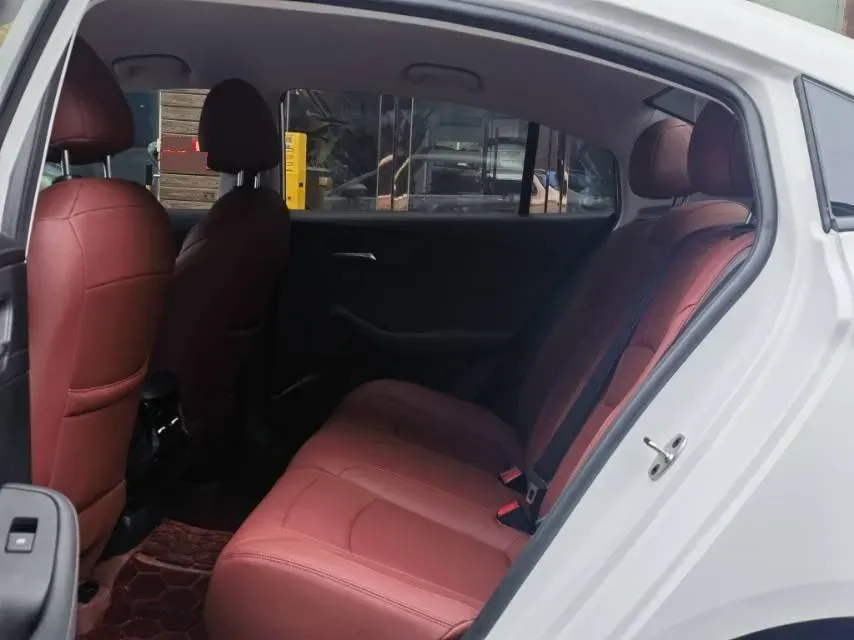 2023 Roewe i5 1.5L 129HP L4 5MT,autocango,china used car exporter,china ev exporter,chinese used car exporter,chinese used ev exporter