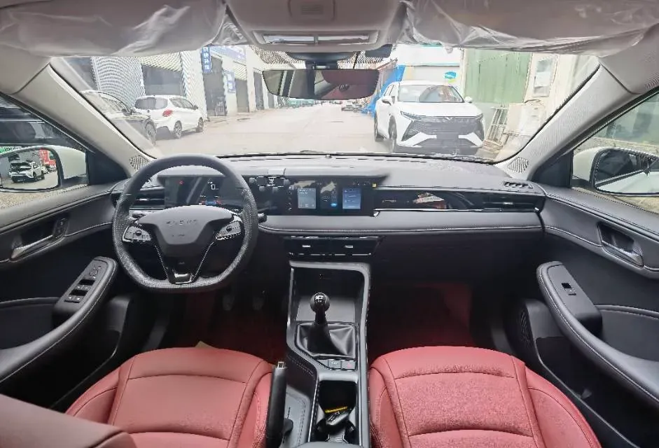 2023 Roewe i5 1.5L 129HP L4 5MT,autocango,china used car exporter,china ev exporter,chinese used car exporter,chinese used ev exporter